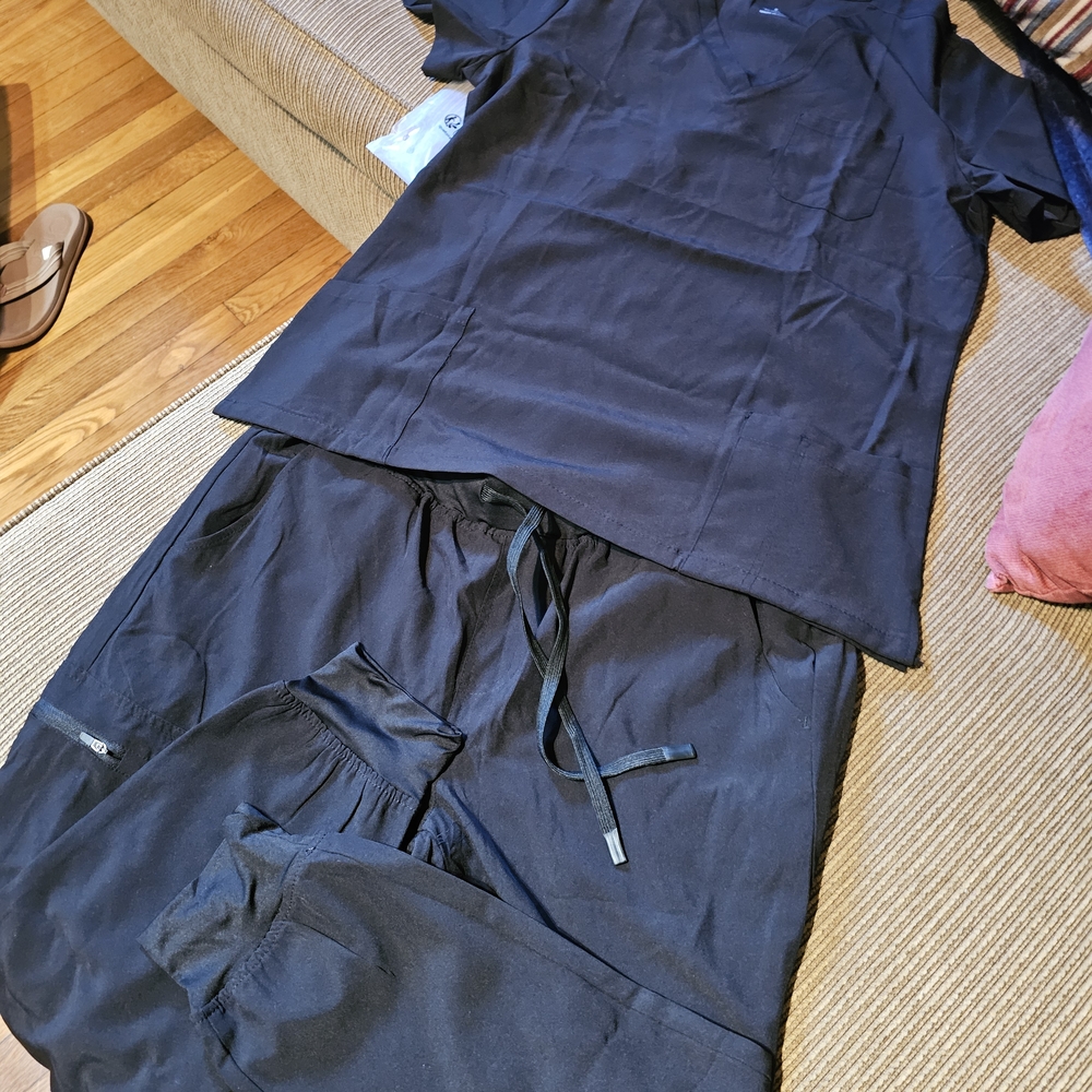 Womens Comfy Black Scrub Set With Lots Of Pockets (NWT)